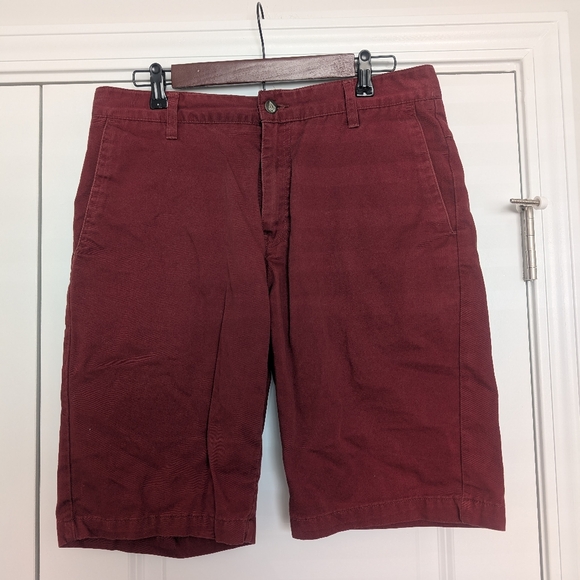 Volcom Corpo Class Men’s Shorts Size 32 Brick Red - Picture 1 of 4